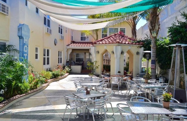 El Primero Hotel