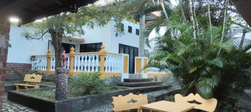 El susurro del agua cabaña casa blanca