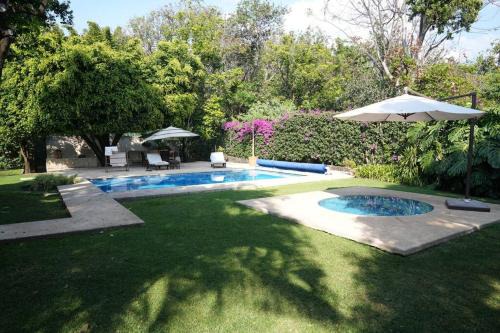 El Zapote House With orchard and pool in Malinalco