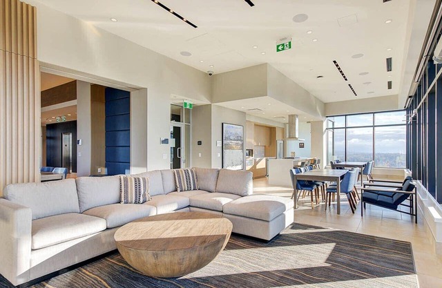 Elegant 1BR Apt with GYM near Crystal Mall