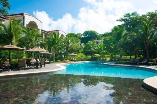 Elegant 2-BD Condo with Pool