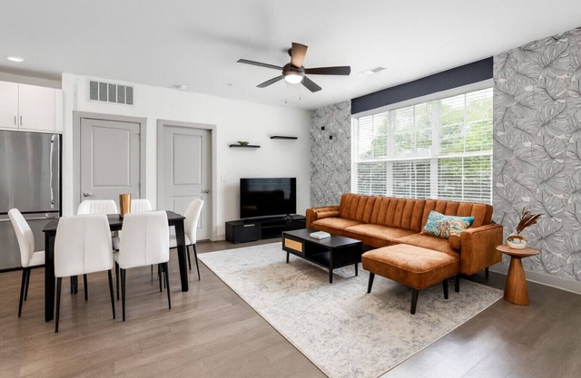 Elegant 2BR w/Resort Pool & Lounge Areas 2