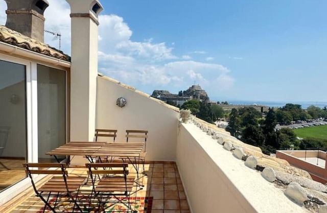 Elegant 3-Story w/veranda penthouse in the heart of Corfu's enchanting Old Town