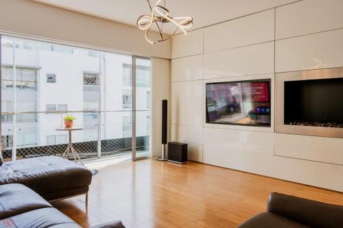 Elegant 3BR Balcony Oasis in Miraflores