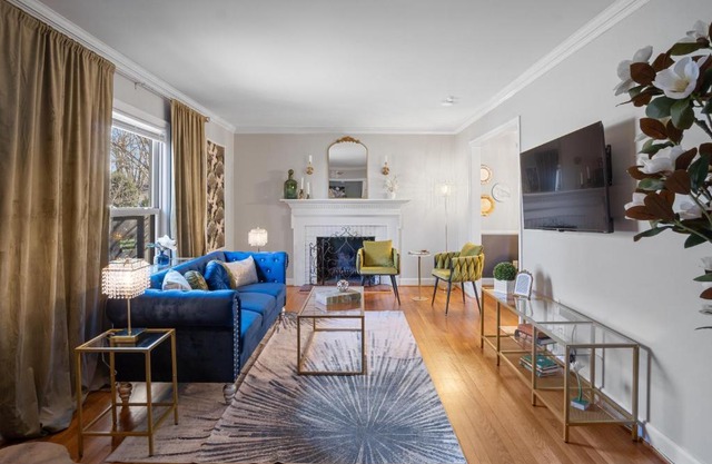 Elegant 4BD Retreat - Backyard BBQ & Theater Room