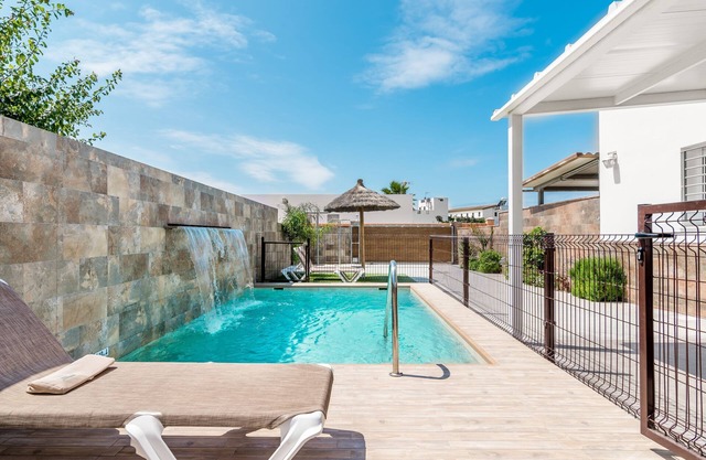 Elegant and with pool - Villa Nueva Cascada (Families only)