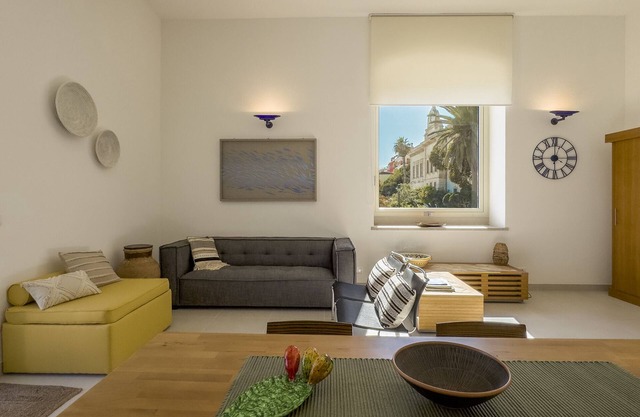 Elegant apartment with sea view as far as the eye can see