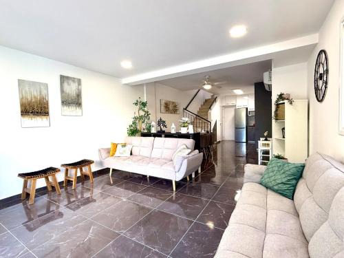 Elegant Beach Villa Moonstone II