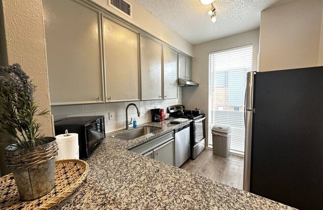 Elegant Hideaway Close to NASA and Kemah Boardwalk