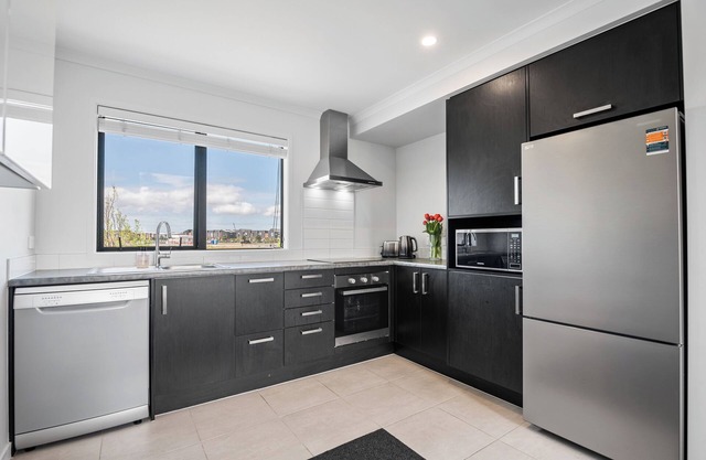 Elegant minimalistic 3 BR apartment in stunning Hobsonville Point
