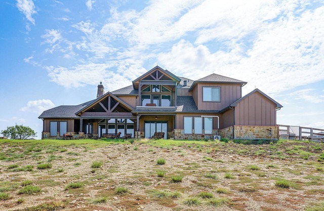Elegant 'Sunset Meadow Ranch' in Texas w/Hot Tub