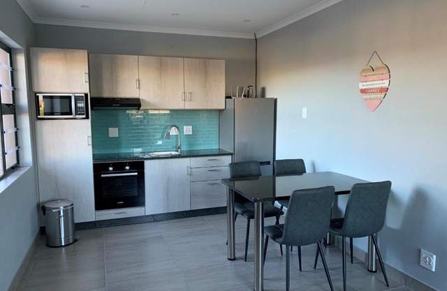 Elephant House, 2 bedroom House, Next to Pilanesberg and Sun City