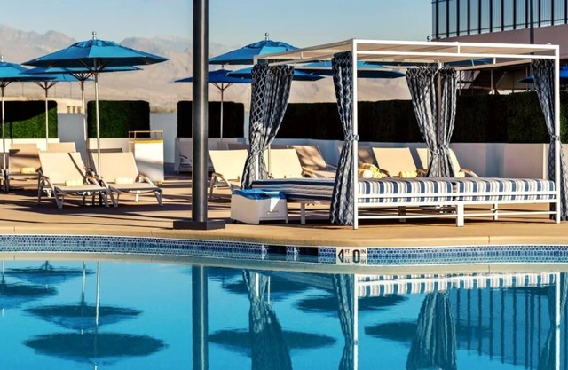 Elevate 2 Queens at The STRAT Hotel, Casino & Tower