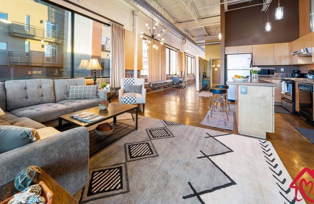 Elevated Route 66 ABQ Penthouse- An Irvie Home