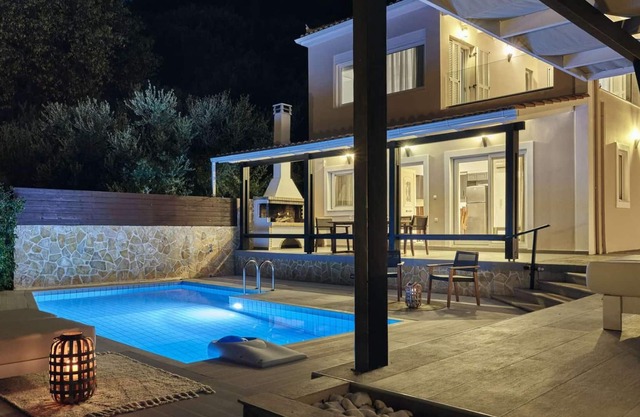 Elevated villa overlooking countryside, free WIFI