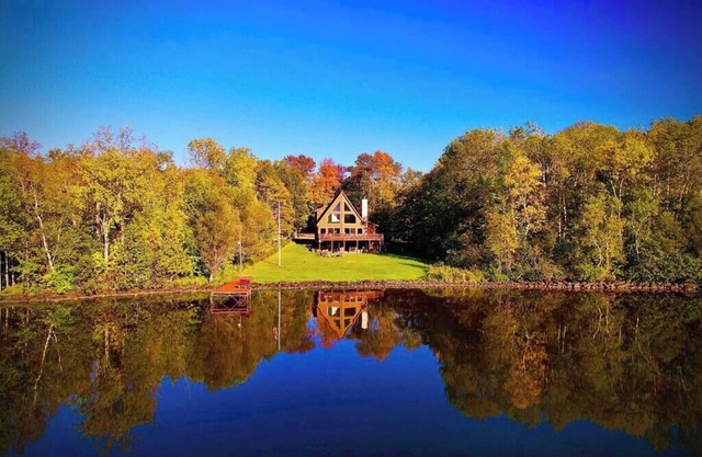 Elk House Hideaway on Lake Gogebic~Hot Tub & Sauna