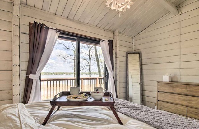 Elk River Cabin - 13 Acres, Water Views, & Hot Tub