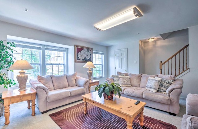 Elkridge Townhome about 15 Mi to Dtwn Baltimore!