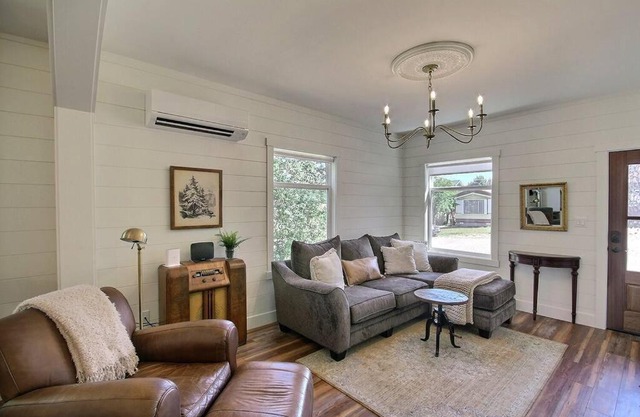 Ellie & Em's - A historic home in downtown Roslyn