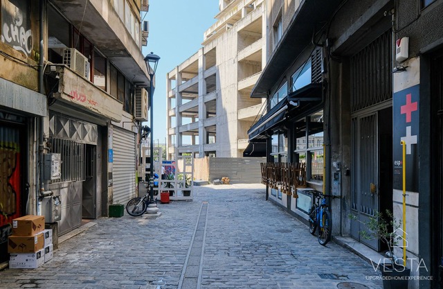 Ellis Paradise City Studio 3, Vesta Philoxenia