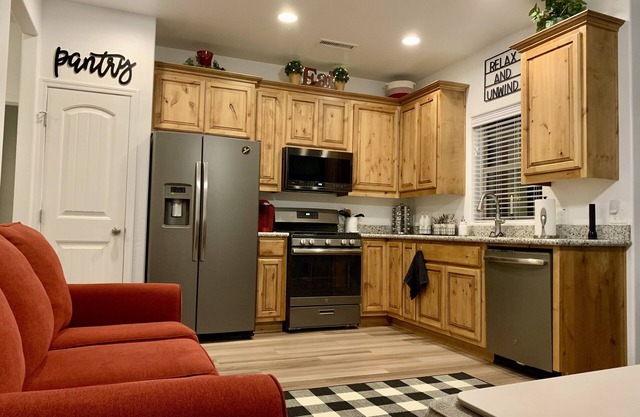 Elvis in the Pines Private Guest House