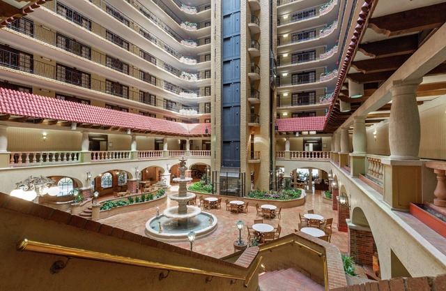 Embassy Suites by Hilton Kansas City Plaza
