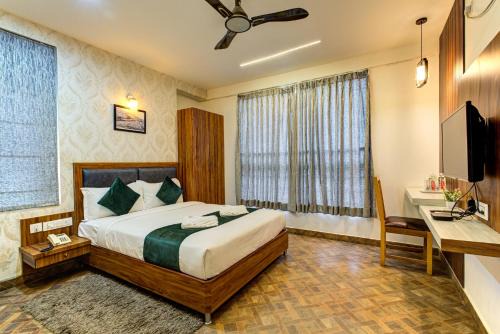 Emerald Suites By Classio