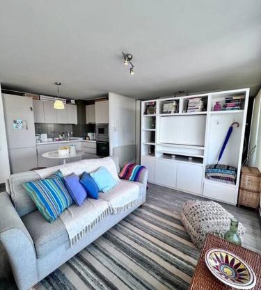 En Los Dominicos, con azotea, 1D