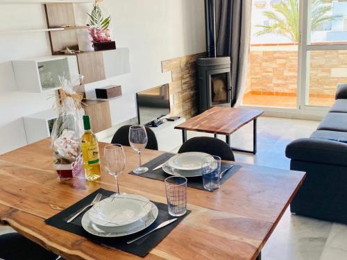 Encantador ático con chimenea y piscina en Almería