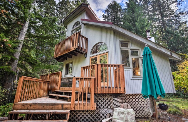 Enchanting Escape w/Hot Tub, Decks & Views!