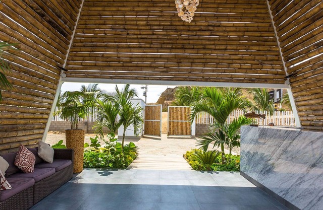 Endless Summer 2 Bed/2 Bath Beach Apartment