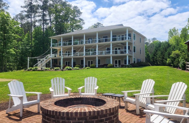 🌅 Endless Summer-Sleeps 36-Movie Theater/Hot Tub/Game Room/New Boathouse 🌅