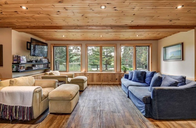 Enjoy 3 bed, Lower Level Waterfront on 280 acres