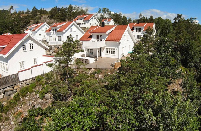 Enjoy a wonderful vacation close to nature in this inviting vacation home.