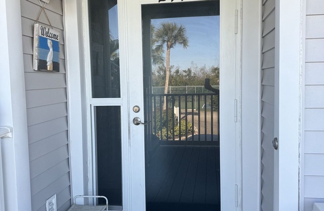 Enjoy an Unobstructed view of the Gulf from this Cheery Villa! B2913A