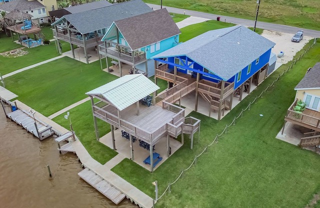 Enjoy Gulf Views on the ICW with Great fishing!