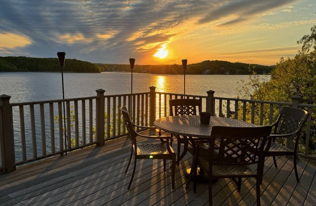 Enjoy the Sunset in Margaritaville | King Beds!