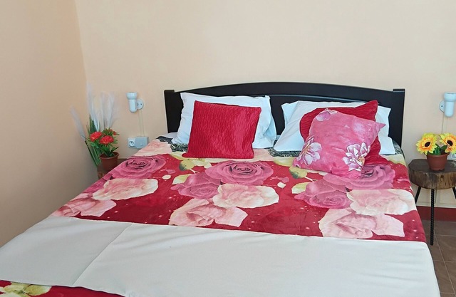 Enjoyable 3 bed and swimming pool at Residence des cascades in Surinam