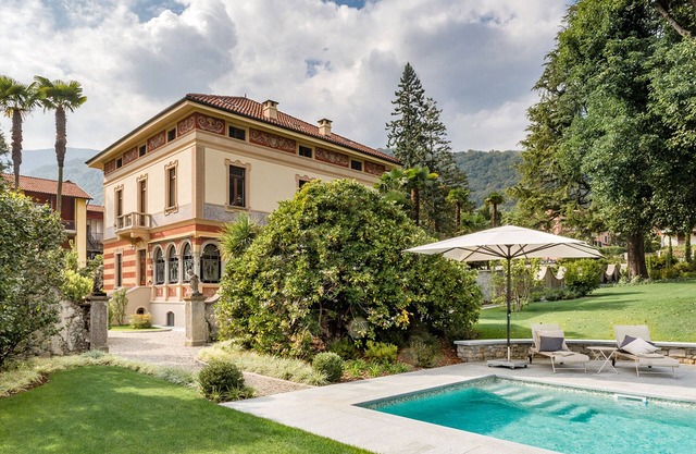 Enticing villa with pool situated on the lakeside promenade! - Villa Magnolia