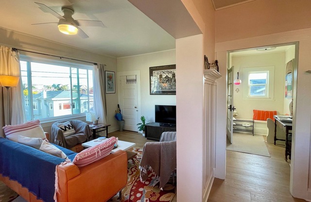 Entire 2BR Rockridge Temescal Upper Flat - Walk to TJ’s, Shops, great for work