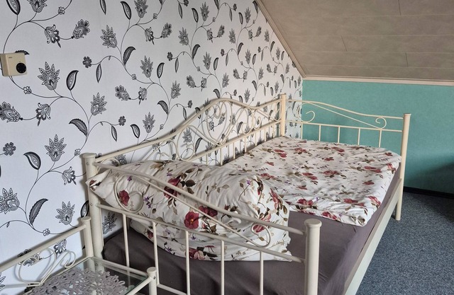 Entire apartment/accommodation with 2 bedrooms and 4 beds, bathroom and kitchen