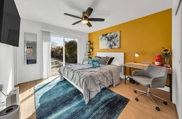 Entire Davis House · ★Breakfast at Tiffany’s★ in Davis w/ Putting Green