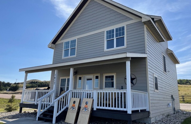 Entire home steps from the Missouri River!