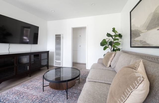 Entire Private Comfortable Clean 3 Bedroom Home