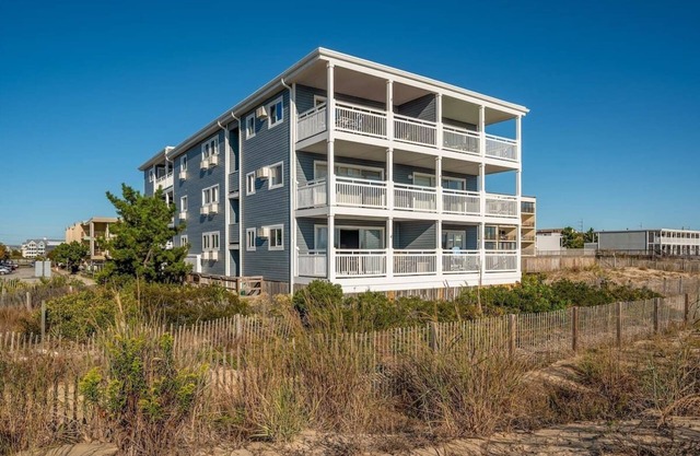 EPIC RENOVATED PENTHOUSE Direct Oceanfront Huge Balcony View