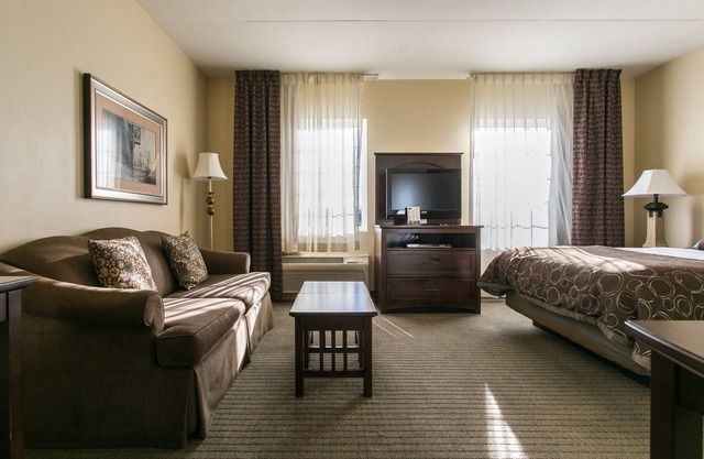 Equipped Studio Near CHA Airport | Indoor Pool + Gym Access