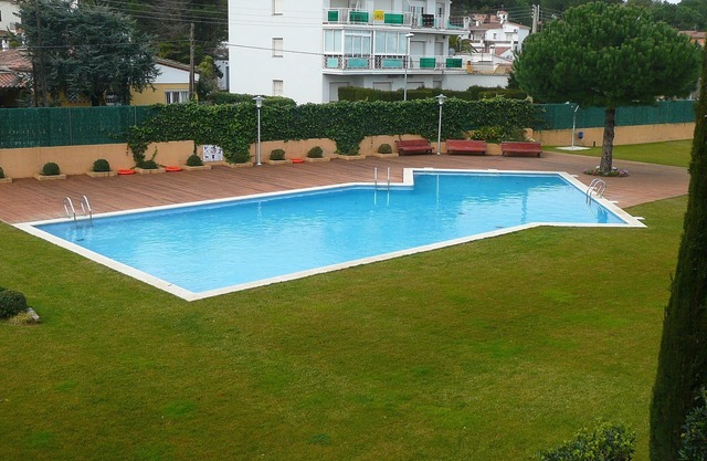 Escala Duplex 6 P in luxury residence! Swimming pool, BBQ, games, parking, airco