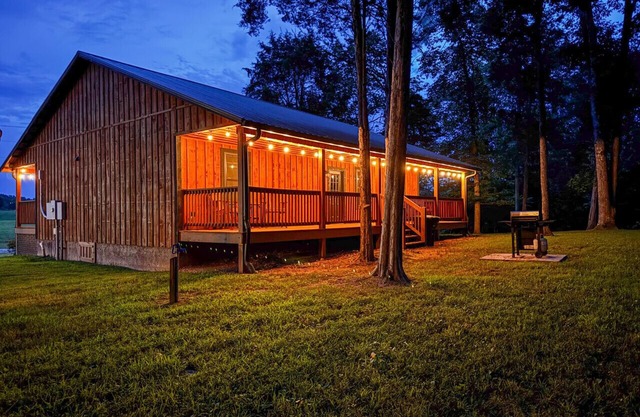 Escape to the Farm- Minutes from Dale Hollow Lake!