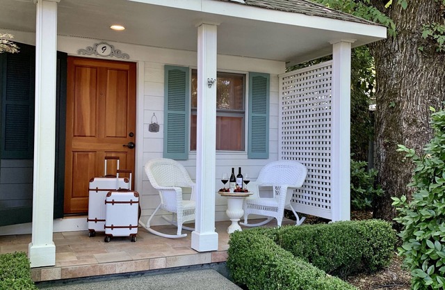 Escape to wine country in your independent cottage in downtown Calistoga