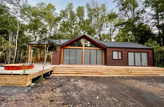 Espectacular Cabaña, 3D2B, con tinaja, recinto privado, 5 minutos del centro de Pucon